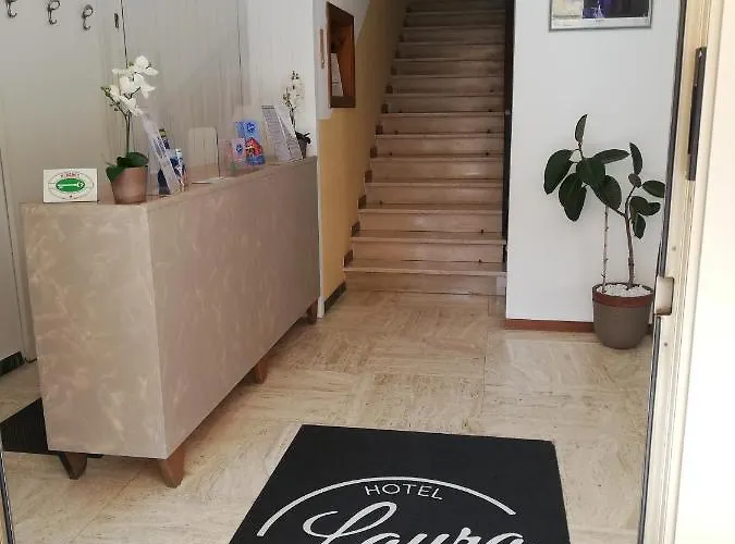 Laura *